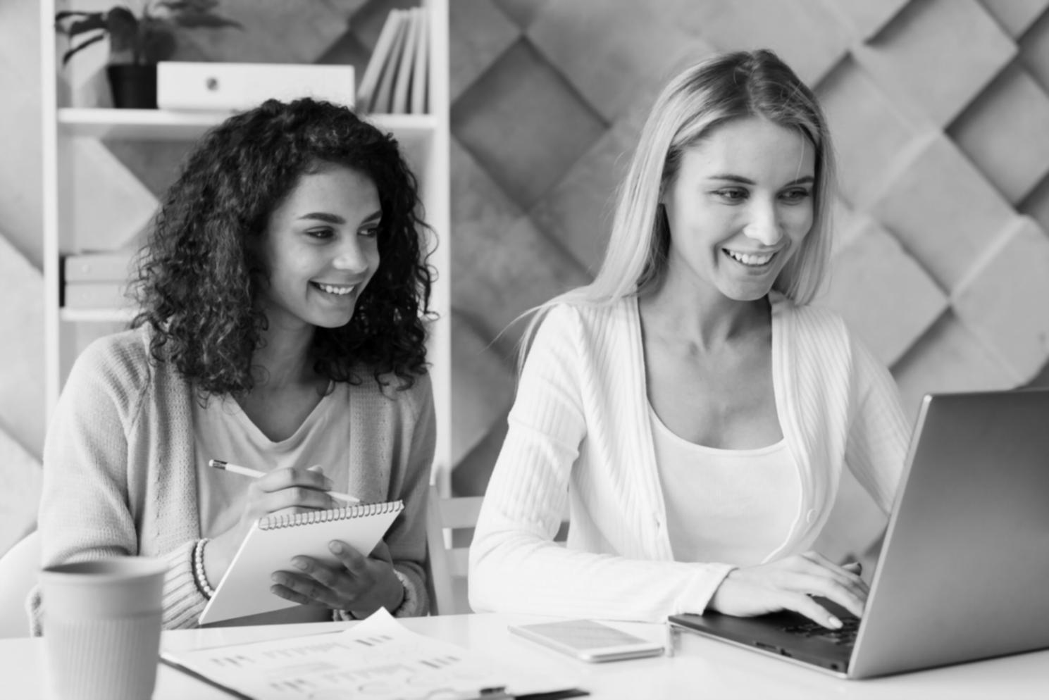 Espace de travail organisé pour l'apprentissage financier